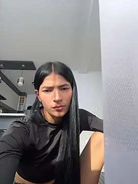 Snapshot of Ema_Rose_ chatting on July 2, 2026, 9:21 pm Ema Rose online show from July 2, 2026, 9:21 pm