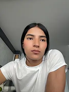 Snapshot of Ema_Rose_ chatting on July 9, 2026, 9:08 pm Ema Rose online show from July 9, 2026, 9:08 pm