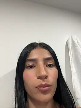 Snapshot of Ema_Rose_ chatting on July 16, 2026, 7:09 pm Ema Rose online show from July 16, 2026, 7:09 pm