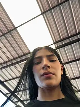 Snapshot of Ema_Rose_ chatting on July 28, 2026, 4:27 pm Ema Rose online show from July 28, 2026, 4:27 pm