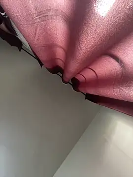 jujuarantes  2026 online show from February 4, 2026, 12:33 pm