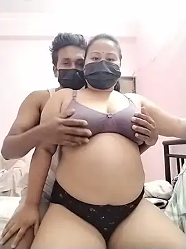 Snapshot of DesiSeductress chatting on February 1, 2026, 12:20 am DesiSeductress online show from February 1, 2026, 12:20 am