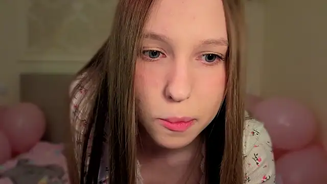 Alllura online show from February 20, 2026, 11:38 pm