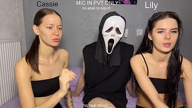 Snapshot of girls_secrets chatting on April 7, 2026, 10:15 am girls secrets online show from April 7, 2026, 10:15 am