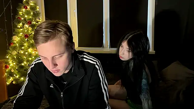 Snapshot of love4couple chatting on January 15, 2026, 12:21 pm love4couple online show from January 15, 2026, 12:21 pm