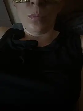 Snapshot of SexyMamiVee chatting on April 17, 2026, 4:21 pm SexyMamiVee online show from April 17, 2026, 4:21 pm