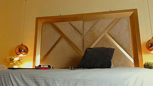 ElenaWatsonn online show from April 10, 2026, 8:13 pm