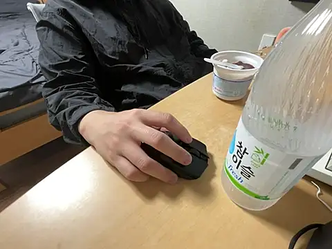 Snapshot of koreanbottom03 chatting on January 11, 2026, 10:42 am koreanbottom03 online show from January 11, 2026, 10:42 am