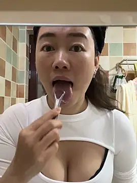 Molly-xiao online show from March 30, 2026, 11:17 pm