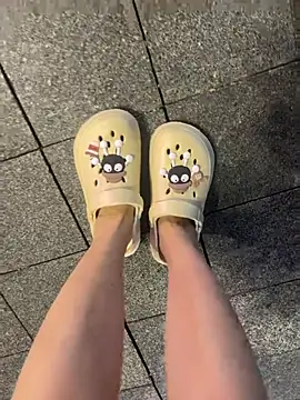 Molly-xiao online show from May 6, 2026, 5:07 pm