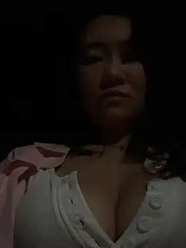 Molly-xiao online show from May 11, 2026, 2:45 pm