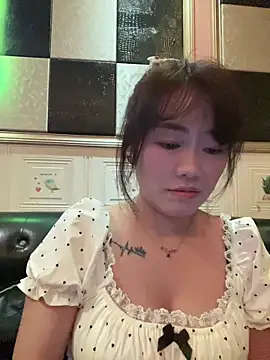 Molly-xiao online show from May 21, 2026, 12:01 pm