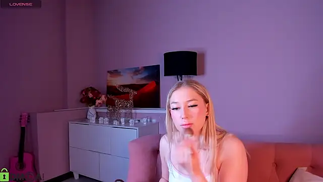 ChloeAlba online show from April 26, 2026, 3:04 am