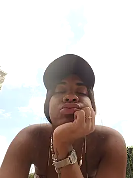  keylafisher  online show from January 7, 2026, 5:15 pm