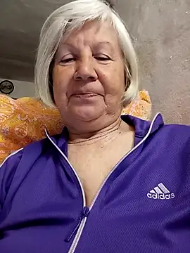 KlaudiaDarling online show from April 1, 2026, 6:38 pm