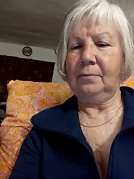 KlaudiaDarling online show from April 4, 2026, 7:33 pm