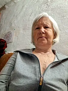 KlaudiaDarling online show from May 14, 2026, 9:21 pm