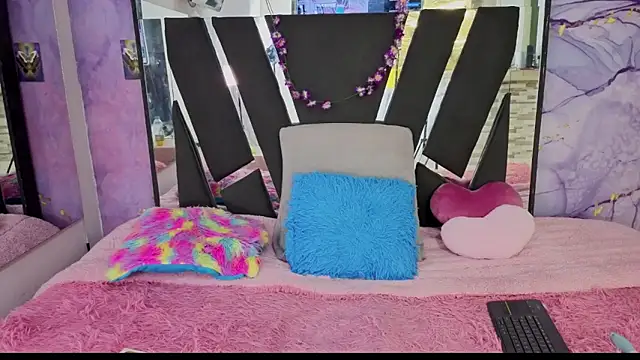 Alice NY online show from April 9, 2026, 4:56 am