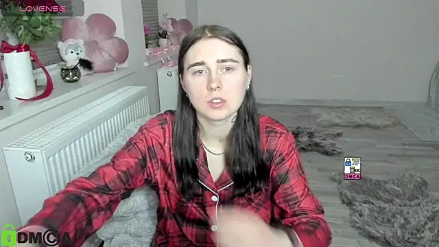 KrissLimada online show from April 13, 2026, 9:42 pm