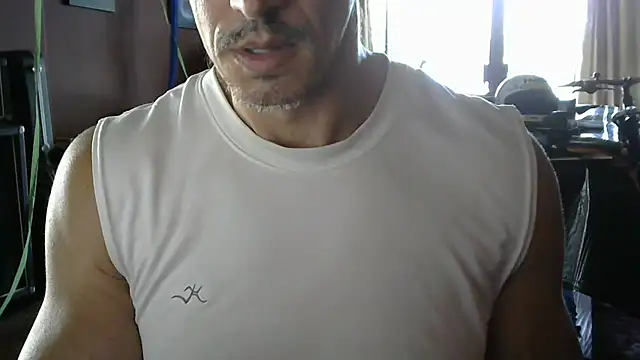 Snapshot of koolchillfun696969 chatting on July 10, 2026, 11:40 pm koolchillfun696969 online show from July 10, 2026, 11:40 pm