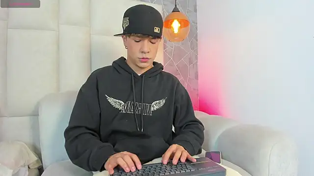 Snapshot of imxxjoel chatting on April 24, 2026, 4:26 am imxxjoel online show from April 24, 2026, 4:26 am