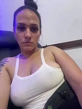 Snapshot of donatella07 chatting on February 19, 2026, 2:40 am donatella07 online show from February 19, 2026, 2:40 am