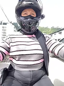 Scarlet auraa online show from April 15, 2026, 7:58 pm