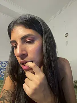 Snapshot of moronoiroficial chatting on February 11, 2026, 2:05 am moronoiroficial online show from February 11, 2026, 2:05 am