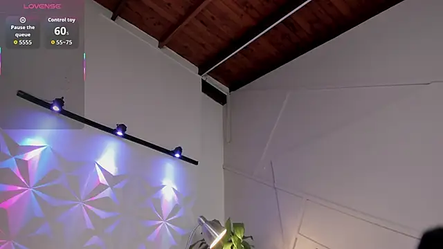 GabiSaenz  online show from April 12, 2026, 11:26 am