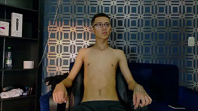 Snapshot of asher_lux chatting on February 9, 2026, 7:40 pm asher lux online show from February 9, 2026, 7:40 pm