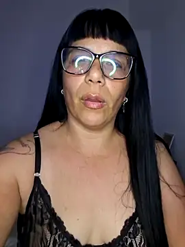 angielove1905 online show from January 9, 2026, 2:03 am