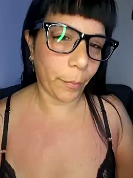 angielove1905 online show from January 12, 2026, 1:22 am