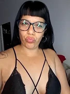 angielove1905 online show from February 14, 2026, 12:57 pm