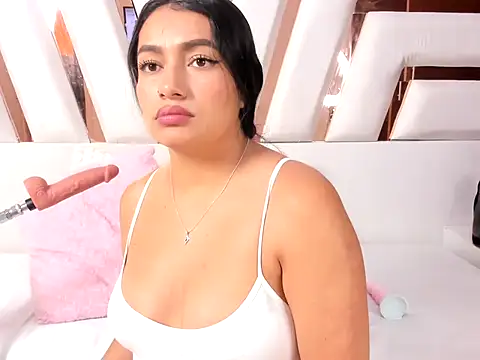 MiaKleinX online show from July 5, 2026, 9:33 pm