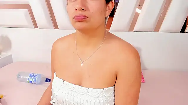 MiaKleinX online show from July 16, 2026, 10:05 pm