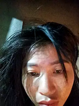 Snapshot of Hiniyk2 chatting on February 3, 2026, 11:43 pm Hiniyk2 online show from February 3, 2026, 11:43 pm