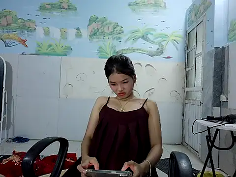 Snapshot of Navy_Vina chatting on June 2, 2026, 1:24 pm Navy Vina online show from June 2, 2026, 1:24 pm