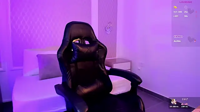 nina desire  online show from March 13, 2026, 7:09 pm