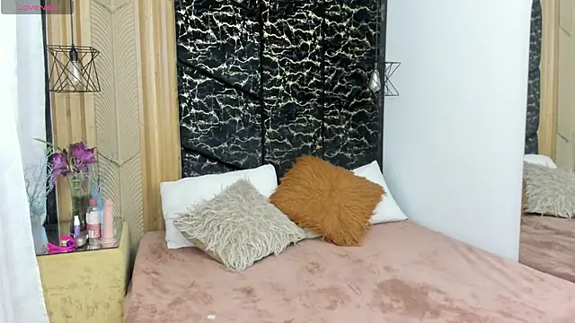 AlahiaEvansz online show from April 10, 2026, 12:43 pm