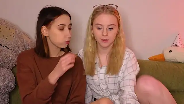 Mimipaws online show from January 11, 2026, 8:47 pm