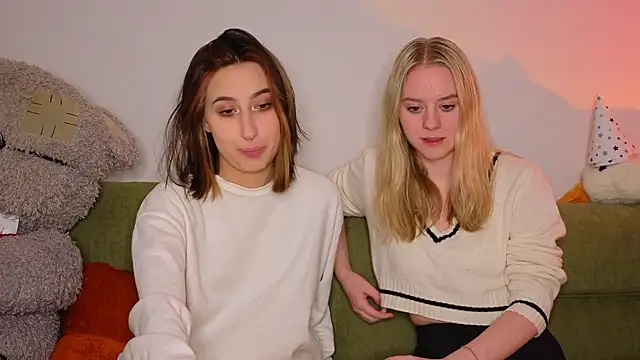 Mimipaws online show from January 12, 2026, 7:52 pm