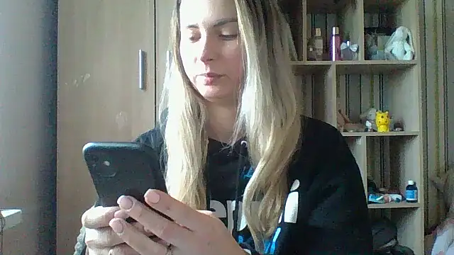 VikiLove765 online show from February 13, 2026, 7:04 am