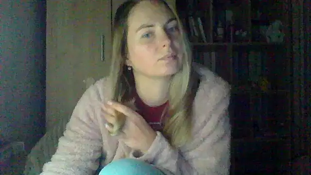 VikiLove765 online show from February 16, 2026, 10:28 pm