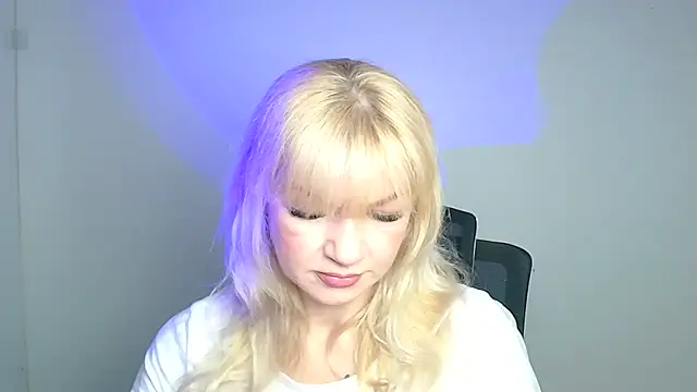 Snapshot of Madonna_Fire chatting on March 19, 2026, 1:15 pm Madonna Fire online show from March 19, 2026, 1:15 pm