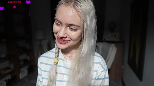 KristalCrowner online show from March 21, 2026, 8:34 pm