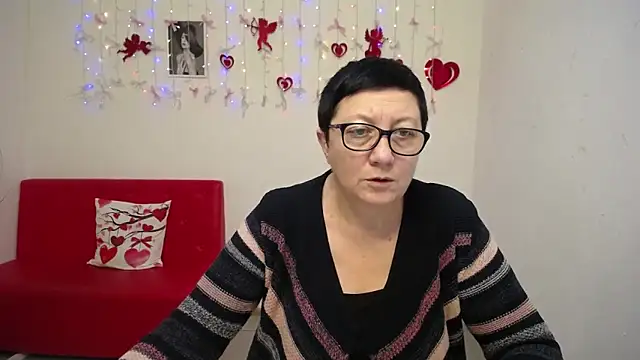 EmilyL0ve online show from February 9, 2026, 6:23 pm