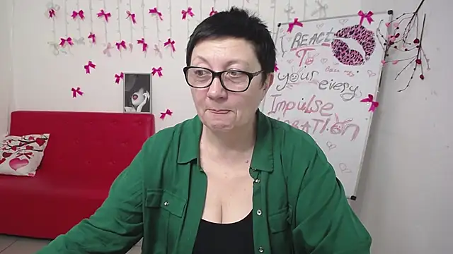 EmilyL0ve online show from March 16, 2026, 6:23 pm