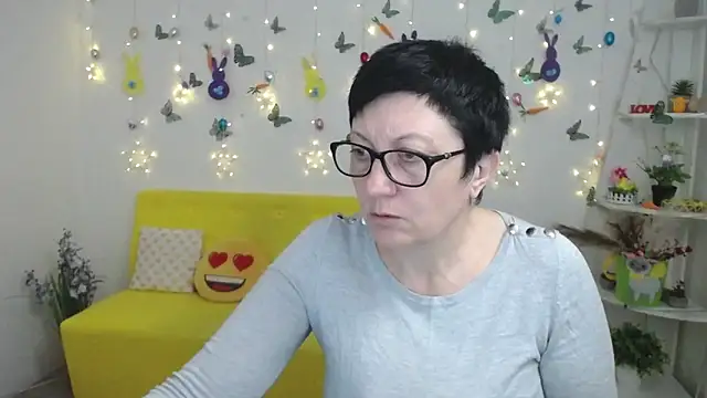 EmilyL0ve online show from April 4, 2026, 5:38 am