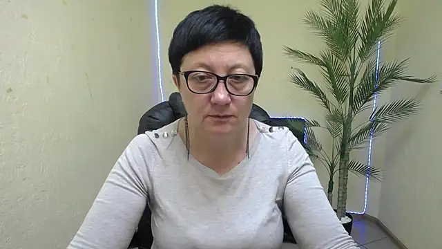 EmilyL0ve online show from May 30, 2026, 5:10 pm