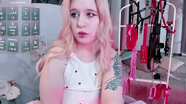  FrostLuna online show from January 9, 2026, 5:43 am